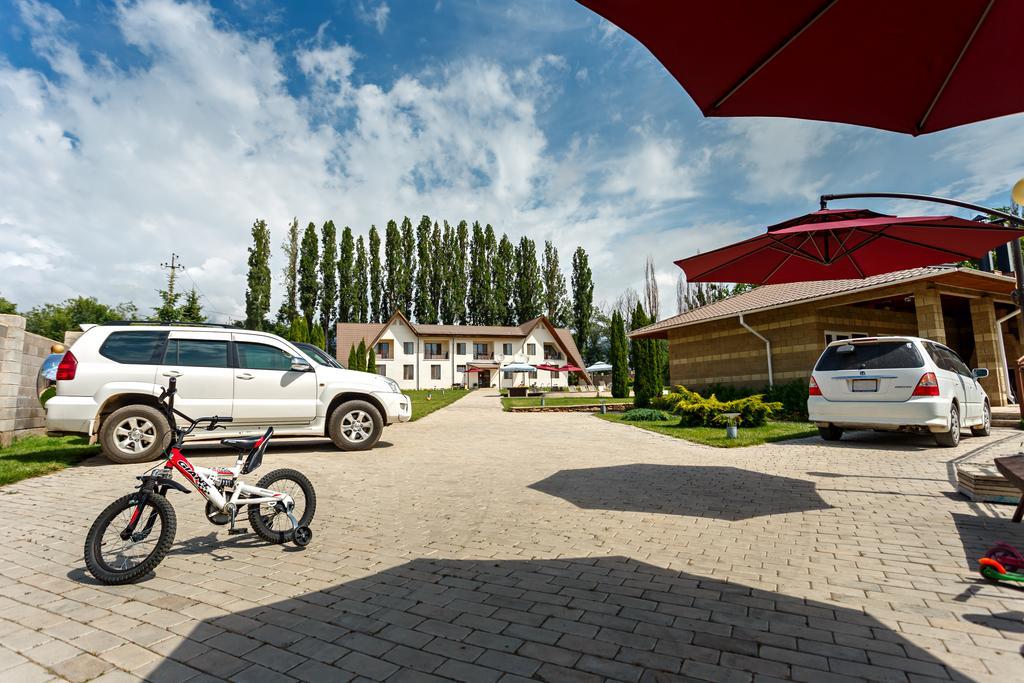 Dolinnka Hotel Cholpon-Ata Luaran gambar
